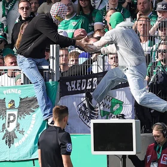 Navijači Preußen Münster onesposobljavaju VAR uređaj sa tribina — Preußen Münster vs Hertha, sezona 2025/26, 2. Bundesliga